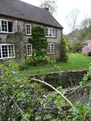 Bridge Cottage Hotels in Singleton