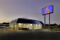 Motel 6 Sullivan MO
