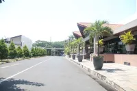 Verwood Hotel and Serviced Residence Hôtels à : Sukomanunggal
