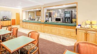 days-inn-and-suites-by-wyndham-kalamazoo