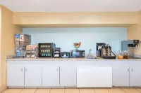 Super 8 by Wyndham Midland - Morgenmad