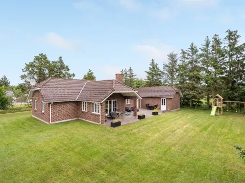 "Hjalmsvider" - 1km from the Sea