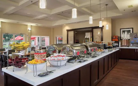 Hampton Inn Orlando/Lake Buena Vista Отели рядом с достопримечательностью «Бейзилика оф Нешнел Шрайн оф Мэри, Квин оф Юниверс»