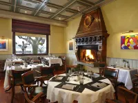 Rivage Hotel Restaurant Lutry فنادق في Cully