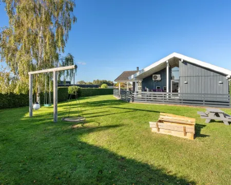 "Sylvana" - 400m from the Sea โรงแรมในฮาเดอร์สเลฟ