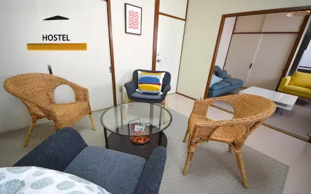 GLOCE　Guest House Yokosuka near NAVY BASE Отели рядом со станцией JR Yokosuka station