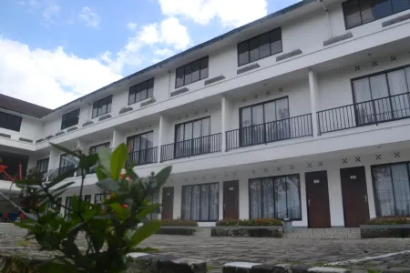 Puncak Village Hotel & Kampung Main Puncak
