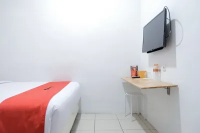 RedDoorz @ Aksara Medan Hotel di Medan Tembung