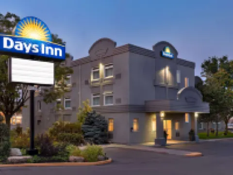 Days Inn by Wyndham Toronto West Mississauga Hotels near Kariya Park
