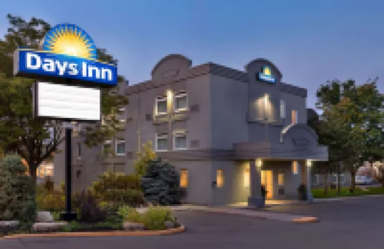 Days Inn by Wyndham Toronto West Mississauga Hotels near Art Gallery of Mississauga