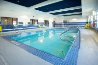 Wingate by Wyndham Calgary Airport - ที่มีสระว่ายน้ำ
