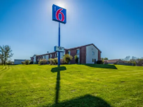 Motel 6 Saukville, WI Hotels in Ozaukee County