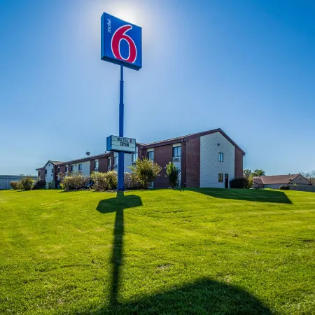 Motel 6 Saukville, WI