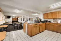 Super 8 by Wyndham Lincoln North Hotels in Lincoln