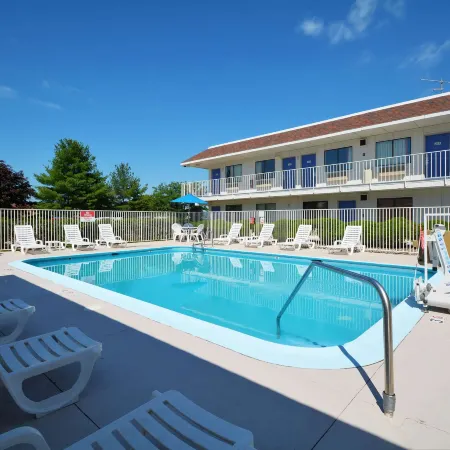 Motel 6 Windsor Locks, CT - Hartford