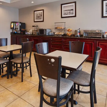 Best Western Lockhart Hotel  Suites