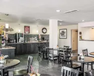 Econo Lodge Inn and Suites - Jackson - فطور