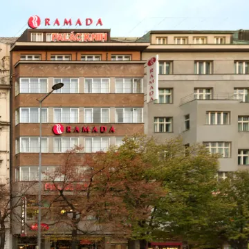 Ramada by Wyndham Prague City Centre Отели рядом с достопримечательностью «Государственная пражская Опера»