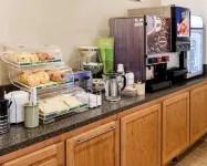 Quality Inn Near Northtown Mall & National Sports Center - Frühstück
