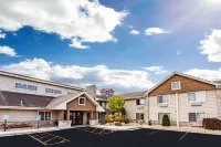 AmericInn by Wyndham Hotel and Suites Long Lake - Parking