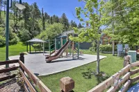 Sleek Deadwood Getaway < 1 Mi to Downtown! - Kitchens