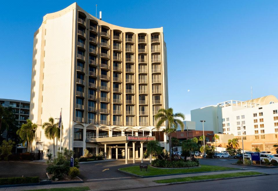 4. 힐튼 가든 인 ..