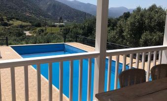 Beautiful Villa Near Sea in Epano Sisi