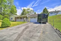 Bluefield Retreat w/ Pool Table: Near Parks! - 3-Star