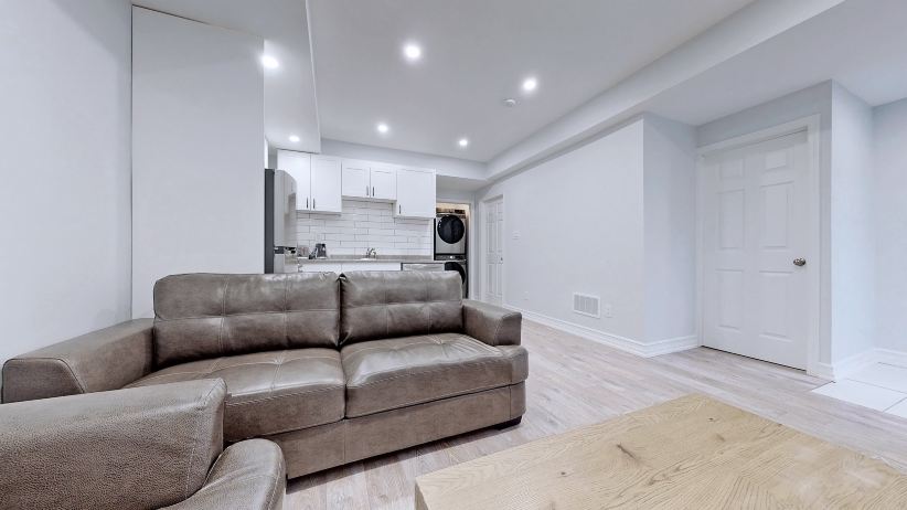 Charming 2- Bedroom with Free Parking Space