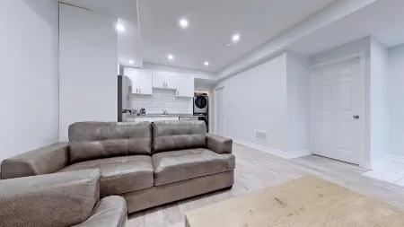 Charming 2- Bedroom with Free Parking Space Отели в г. Уитби