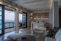 Luxury Seaview Apartment, 1Min Walk from Beach!