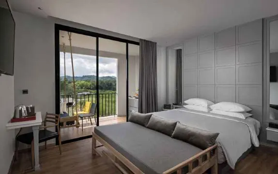 ห้องดีลักซ์ที่มีลานระเบียง