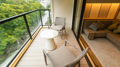 テラスと川の景色付きツインルーム(36平米) みなかみホテルジュラクの写真