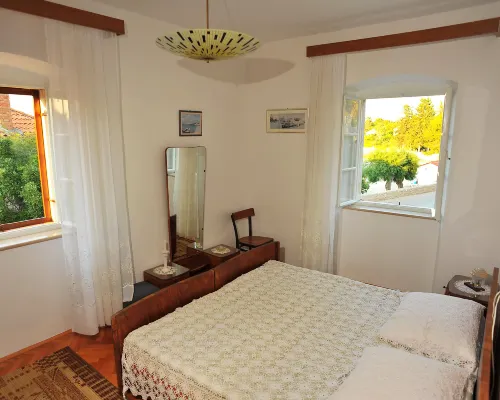Mirta Hotels in Sutivan