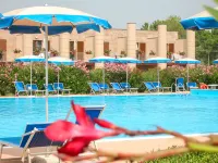 Cosmopolitan Golf (Tir280) - Pools