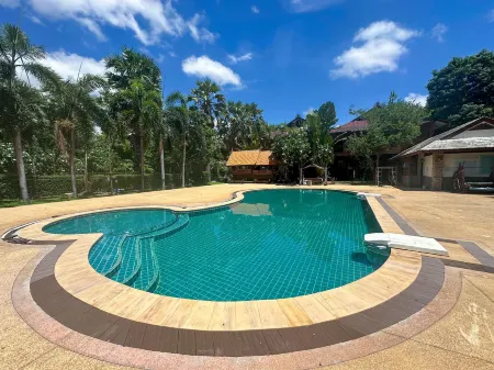 Siam River Resort Отели в г. Mueang Chaiyaphum