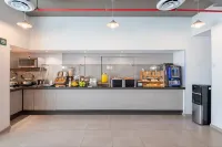 梅尼達阿塔布裡薩萬豪城市快捷青年飯店 - 早餐