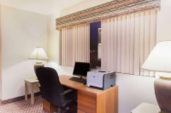 슈퍼 8 바이 윈덤 유마