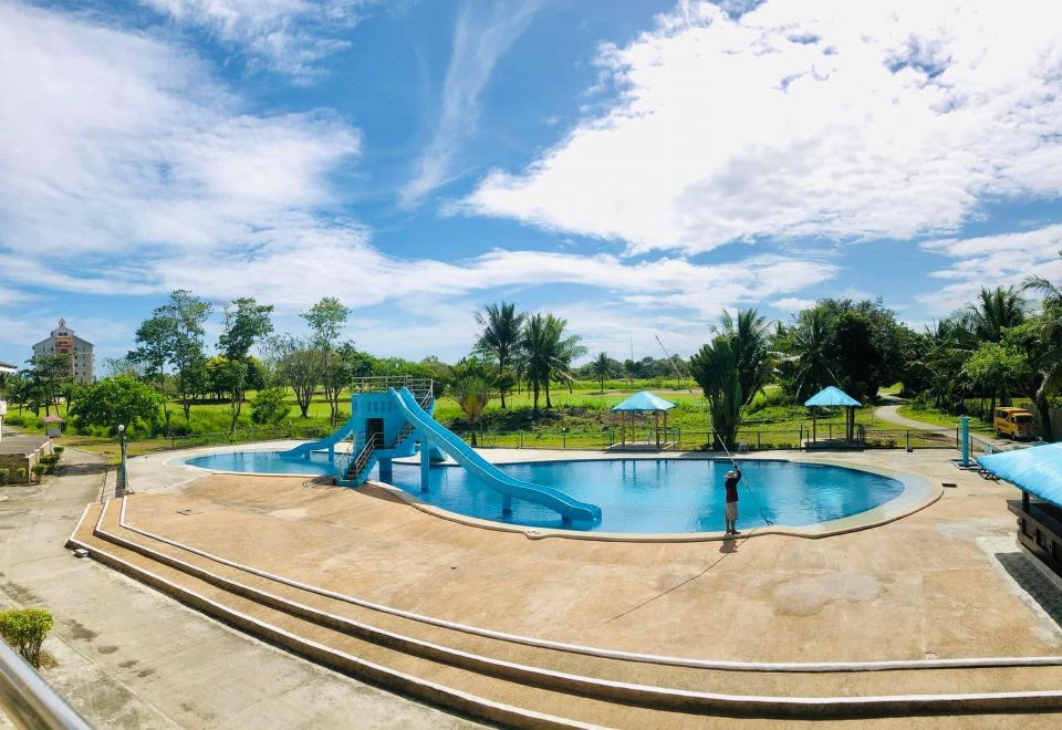 Queens Island Golf & Village Over view