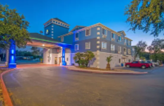 Days Inn & Suites by Wyndham San Antonio North/Stone Oak