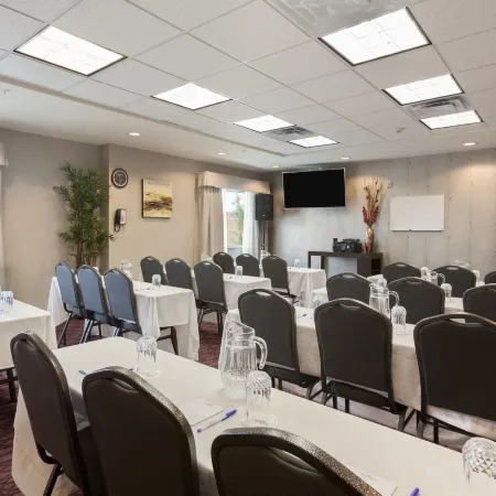 Baymont by Wyndham College Station