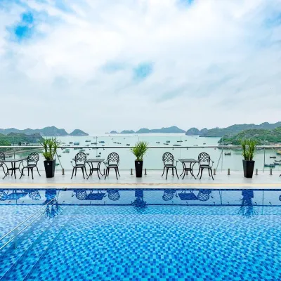 Cat ba Paradise Hotel - Sky Bar & Massage Отели рядом с достопримечательностью «Порт Cat Ba»