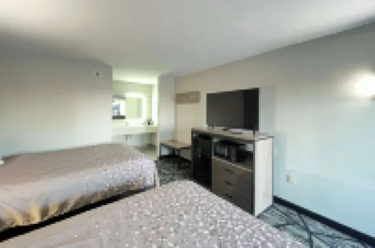 Super 8 by Wyndham Sulphur South