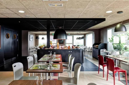 Campanile Creteil - Bonneuil Sur Marne Отели в г. Шеневьер-Сюр-Марн