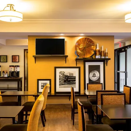 Hampton Inn by Hilton Philadelphia International Airport