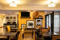 Hampton Inn by Hilton Philadelphia International Airport - Airport Shuttle