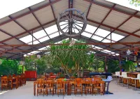 伊薩恩佩拉茲姆公園旅館