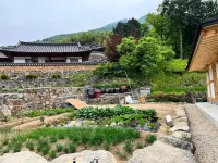 Wanju Hanok Pension Hyurim - parking