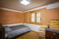 Yongin Hanok Pension Sujindang - Homestays