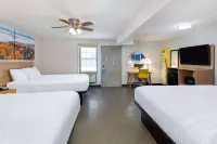Days Inn by Wyndham Holladay - Moteles